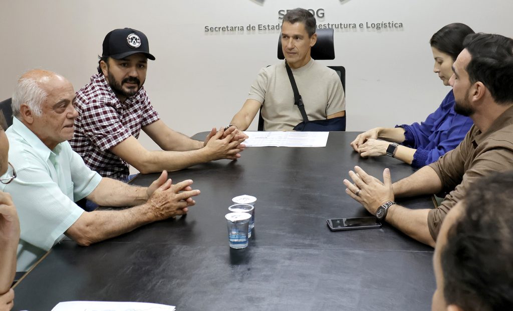 >Equipe de Tacuru discute projetos com a Seilog