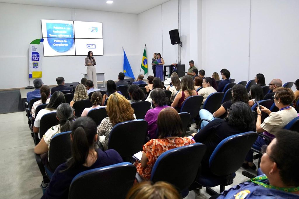 >Assinatura de termo contou com palestra que explicou a política de compliance. (Foto: Matheus Carvalho/SEC)