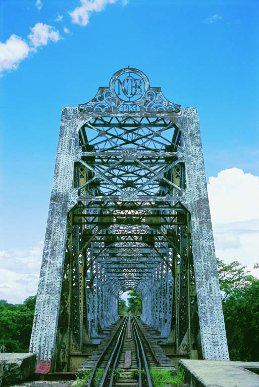 Ponte ferroviária de Miranda sobre o Rio Salobra, em 1999