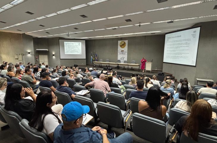 Equipes de hospitais são capacitadas para nova política estadual e reforça gestão e financiamento no SUS Equipes de hospitais são capacitadas para nova política estadual e reforça gestão e financiamento no SUS