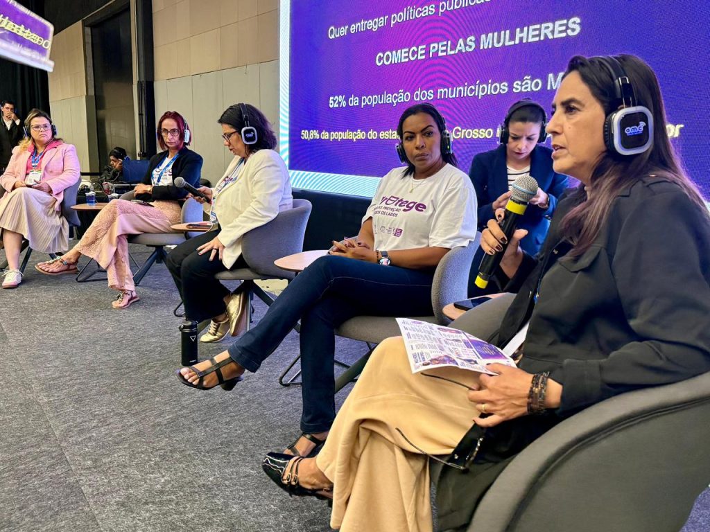 >À frente da política pública para mulheres em Rio Brilhante, Francis compartilhou experiências da região. 