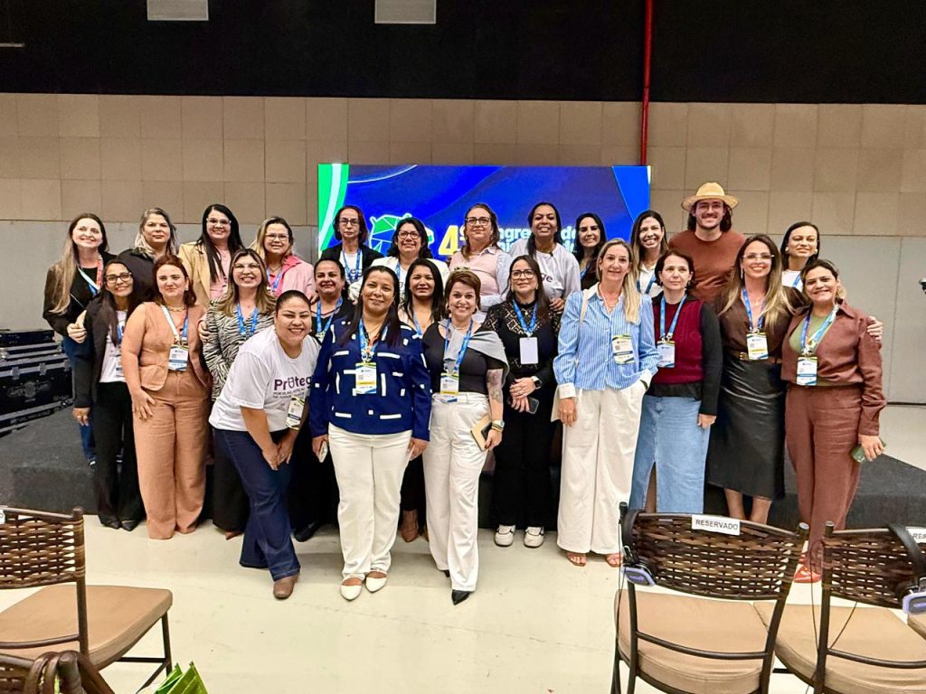 >Parte do público presente no painel dentro do 4º Congresso dos Municípios.