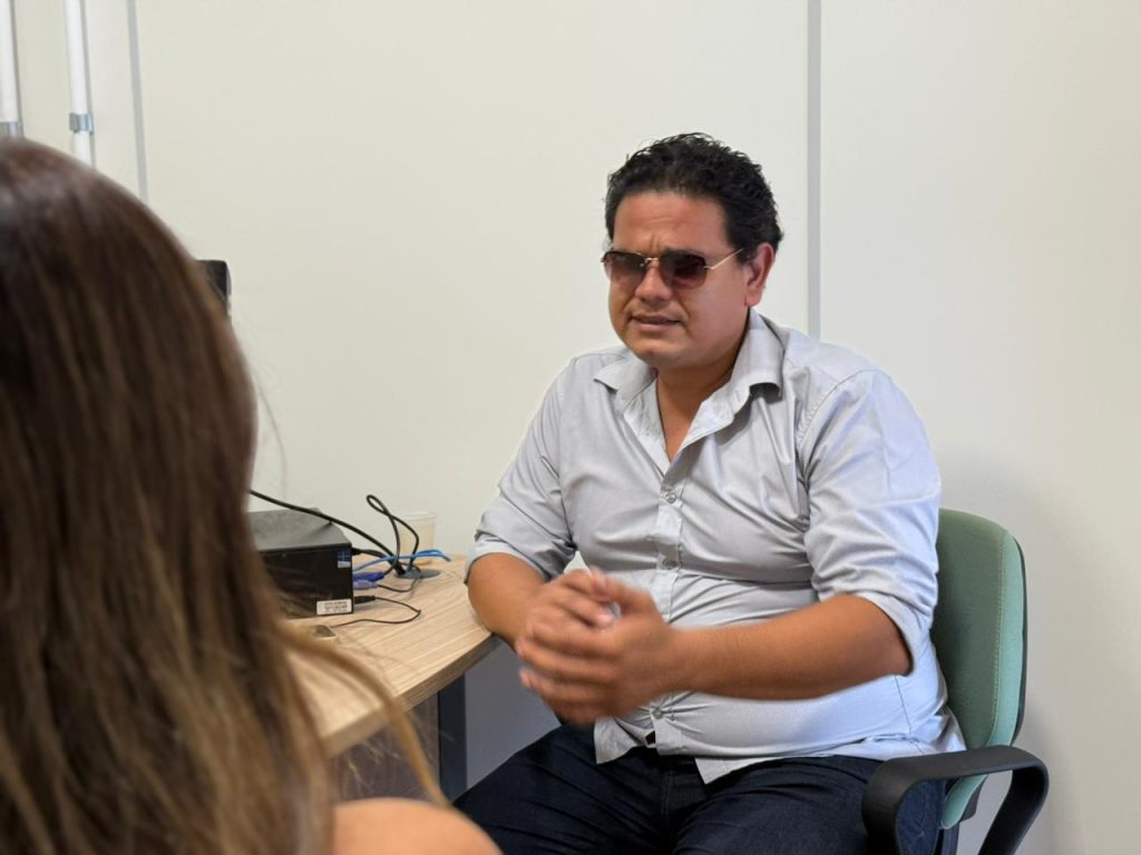 >Marcelo André em visita à SEC, quando relatou resultados do Perifeirarte em Ponta Porã. (Foto: Matheus Carvalho/SEC)