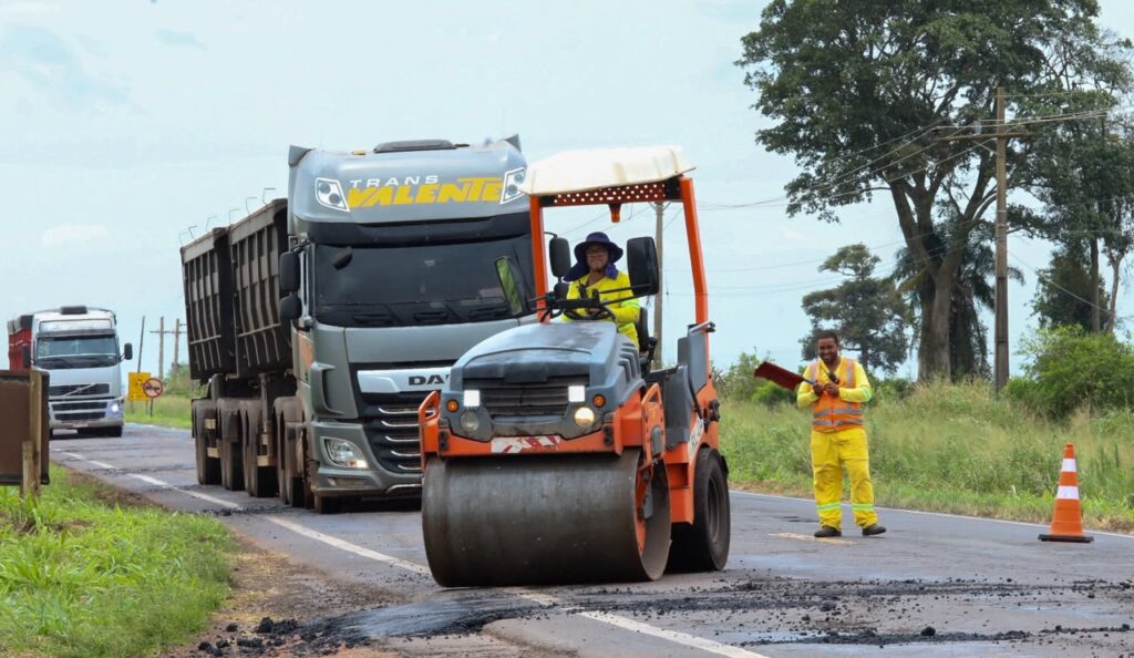 >Equipes da Agesul estão nas rodovias para os reparos emergenciais na MS-380