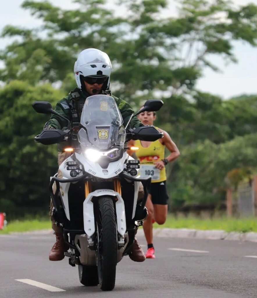 Escolta de Agente do Detran-MS em corrida no Parque dos Poderes