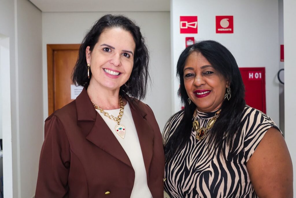 >Servidoras Lyana Barbosa e Isabel Cristina Morais fazem graduação em Gestão Pública 