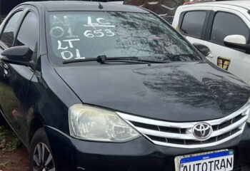 veículo de leilão detran etios