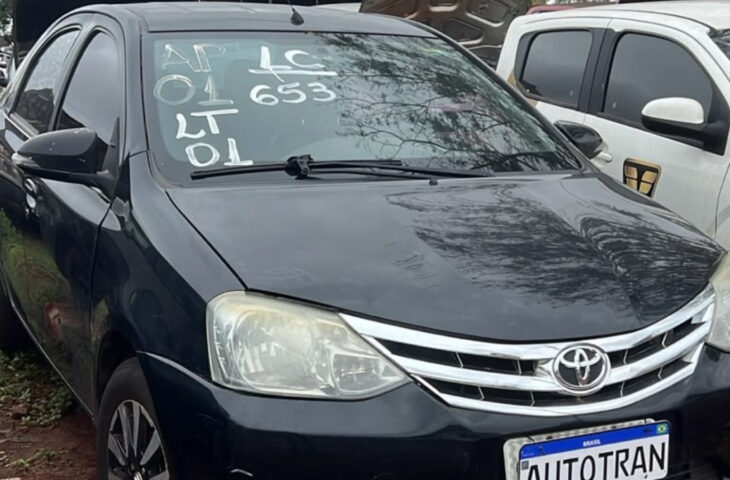 veículo de leilão detran etios