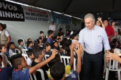 Entrega de kit escolar em Ponta Porã - Foto Chico Ribeiro