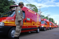 Reinaldo entrega 21 viaturas para o Corpo de Bombeiros - Foto Edemir Rodrigues