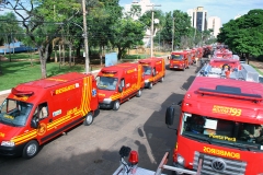 Reinaldo entrega 21 viaturas para o Corpo de Bombeiros - Foto Edemir Rodrigues