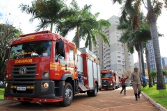 Reinaldo entrega 21 viaturas para o Corpo de Bombeiros - Foto Edemir Rodrigues
