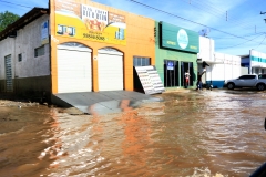 Governador visita desabrigados da cheia do rio Aquidauana e entrega mantimentos-Foto Edemir Rodrigues (12)