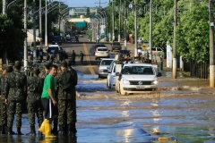 Governador visita desabrigados da cheia do rio Aquidauana e entrega mantimentos-Foto Edemir Rodrigues (17)