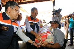 Governador visita desabrigados da cheia do rio Aquidauana e entrega mantimentos-Foto Edemir Rodrigues (5)