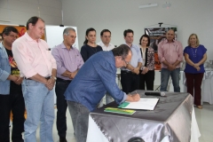 Governador visita obras e assina convênios em Bonito - Foto Chico Ribeiro