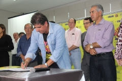 Governador visita obras e assina convênios em Bonito - Foto Chico Ribeiro