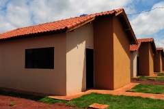 Governo entrega casas em Vicentina