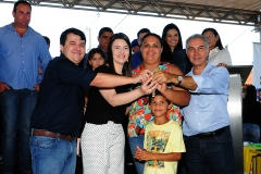 Governo entrega casas em Vicentina- Foto Edemir Rodrigues