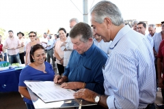 Governador entrega obras e assina ordem de serviço em Jateí e Vicentina - Foto Chico Ribeiro