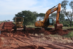 Obras de cascalhamento da MS 422 - Foto Edemir Rodrigues