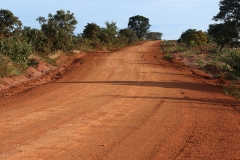 Obras de cascalhamento da MS 422 - Foto Edemir Rodrigues